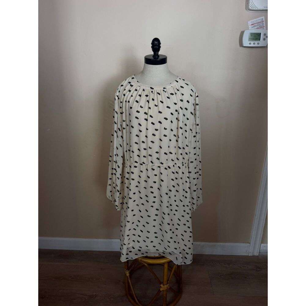 Womans long sleeve cream/black dress
